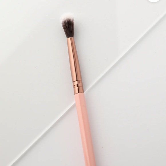 LUXIE 237 Blending Brush - Dreamcatcher - Picture 2 of 3